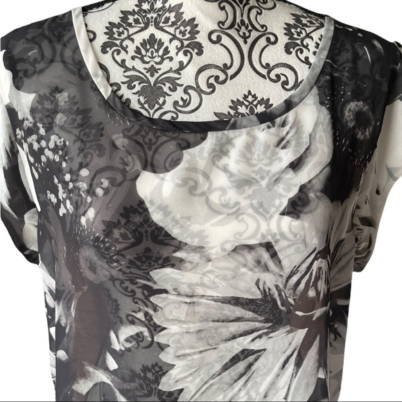 American Eagle - Sheer short sleeved blouse, white & black front,pink background - Picture 2 of 8